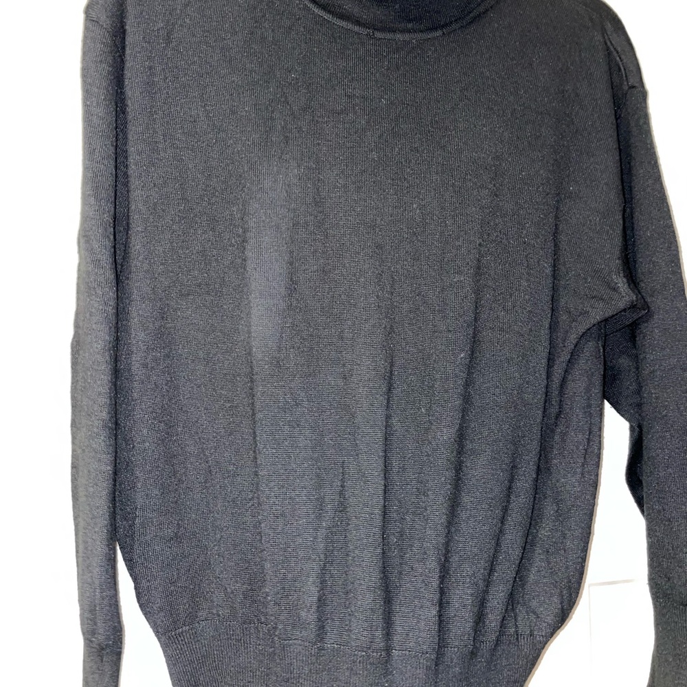 Women’s sweater - black. Great condition!